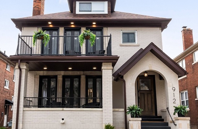Entire home in Grosse Pointe Park ... Welcome to the MotorcityBnB!