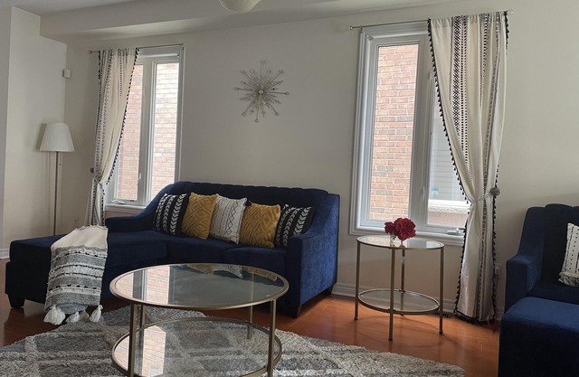 Entire Home with Basement in Mississauga