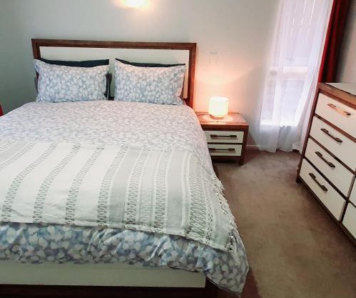 Entire house 4 beds and close to airport public amenities