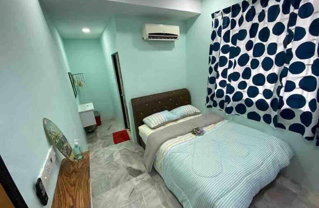 Entire House . 4 beds . EE Summer Guest House