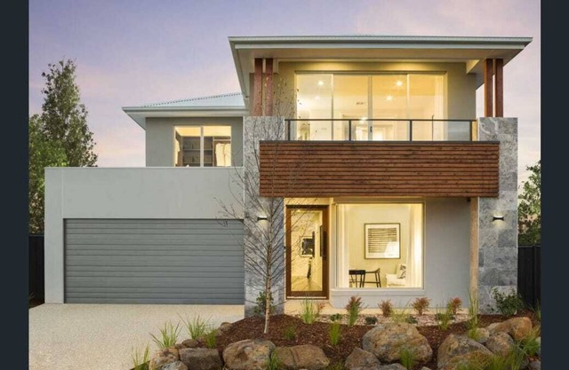 Stunning house close to beaches and shops