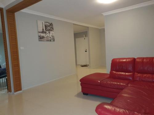 Entire House close to Supermarket gym Restaurants