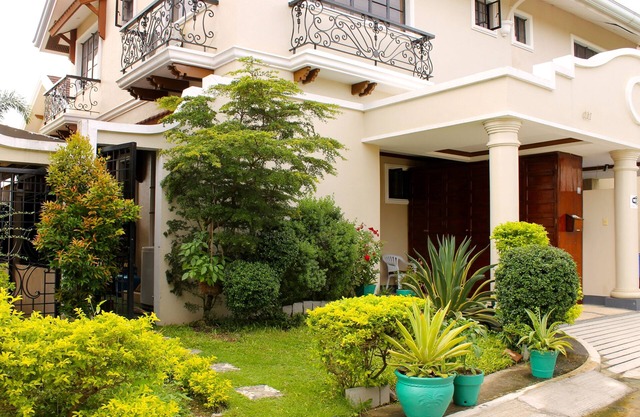 Entire House in Safe & Peaceful, Gated, Golf Community with 2 Swimming Pools.