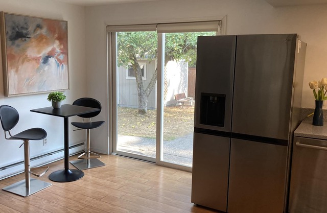 Entire House- Near Microsoft and Meta, warm and charming!
