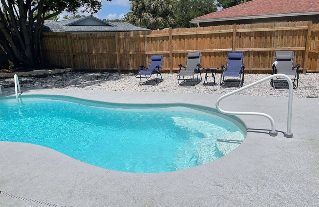 Entire House -Private Pool 3 Bedrooms 2 Baths