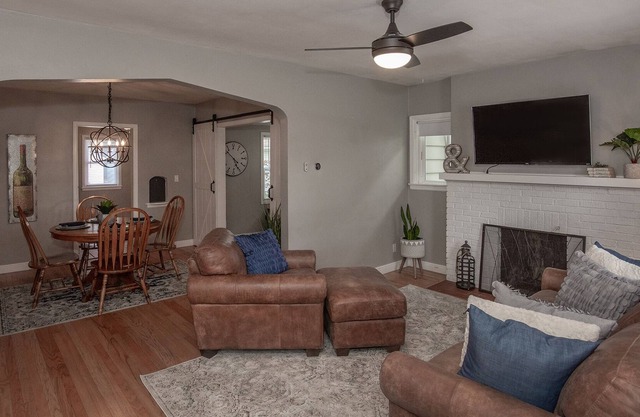 Entire house to yourself, laundry, fenced yard, and 2 car garage!