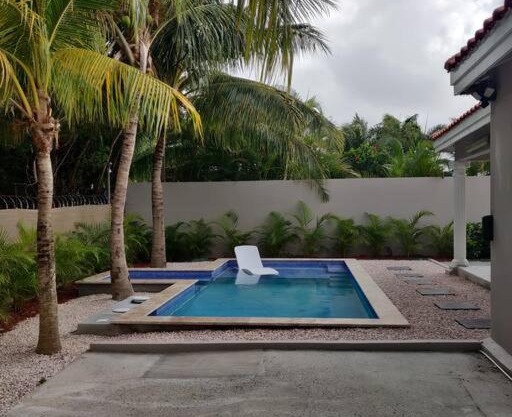 Entire House w Private Parking in great Neighborhood