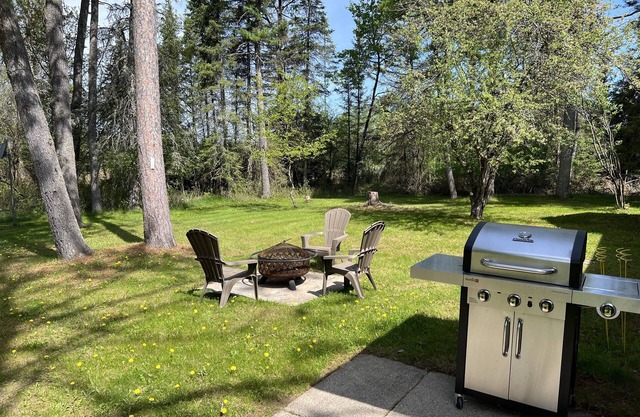 Entire House with Relaxing Backyard