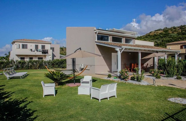 10 min From Cefalu Villa Charm & Relax for Families at GranMareluna Village