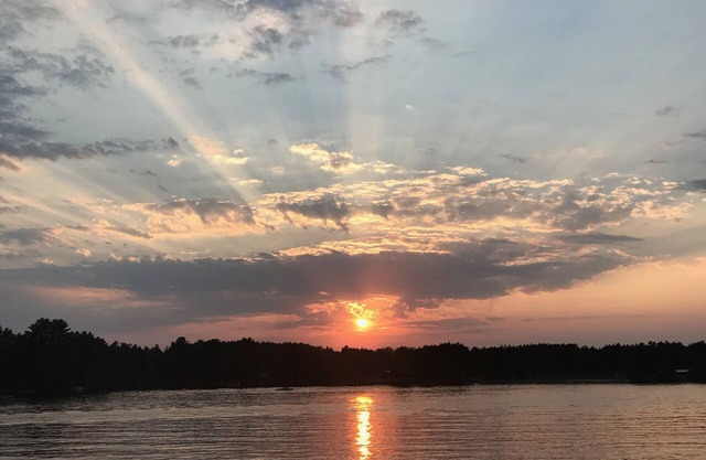 Entire Lake House: Quiet Neighbors & Sunset View!