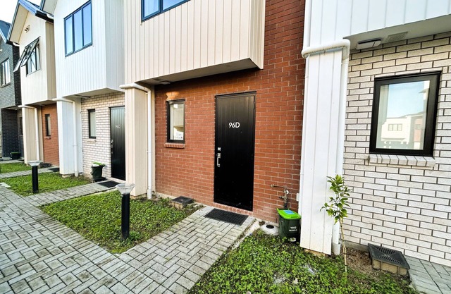Entire Luxury Cosy Townhouse with Master Bedrooms,10 min to Airport/Sylvia Park