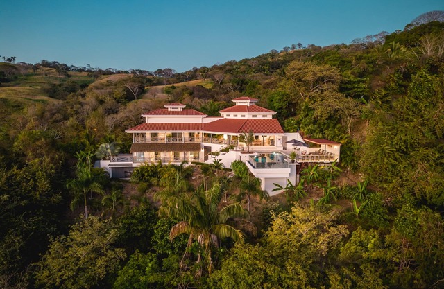 Impresionante casa nueva de lujo con impresionantes vistas sobre el Océano Pacífico.
