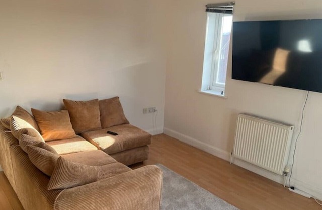 Entire one bed flat, close to London