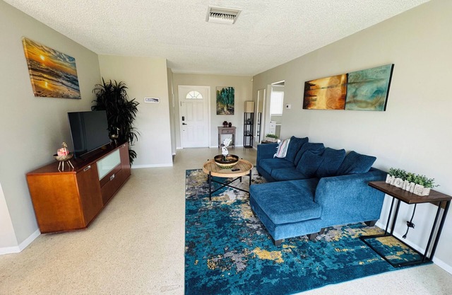 Entire place in the heart of Sarasota