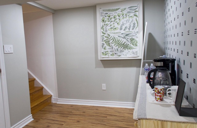 Entire Private Family-sized Suite w/Free parking