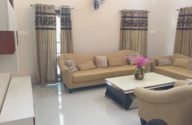 Entire Private Villa .147 km > Rajamalai Peak , 80 > Vagamon ,10 >Vaikom Beach