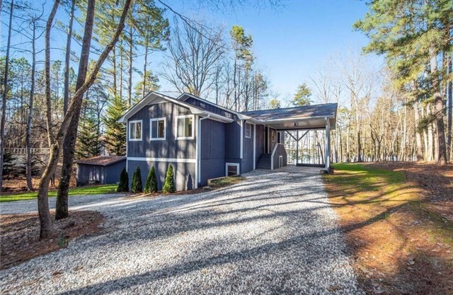 Entire Residential Lake Home in a Quiet Cove