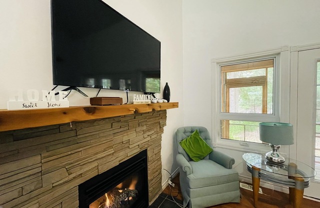 Entire Riverfront & Forest Family Cottage