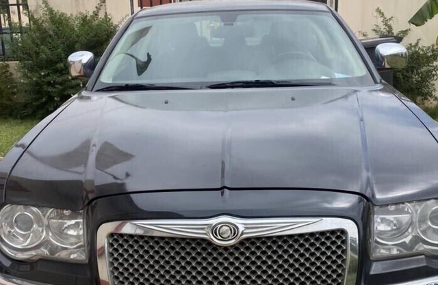 Entire single house fully fenced and secured; plus a free luxury car to use