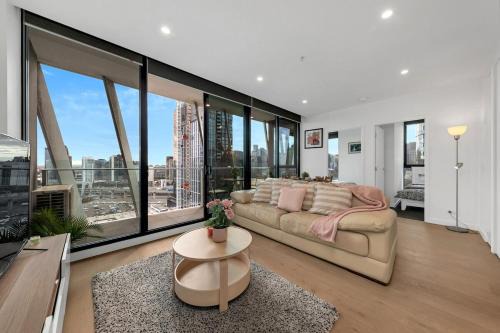 Entire South Melb Apt with 2Brm 2Bath and Balcony