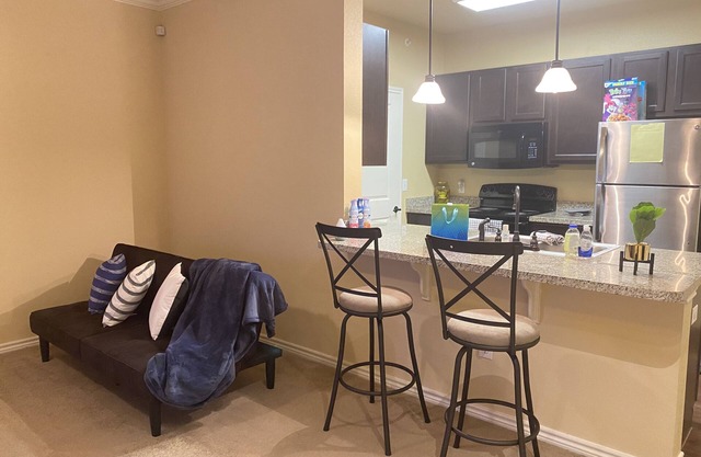 Entire Townhouse/ Comfy 1BD 1BA/ Near Mall&More
