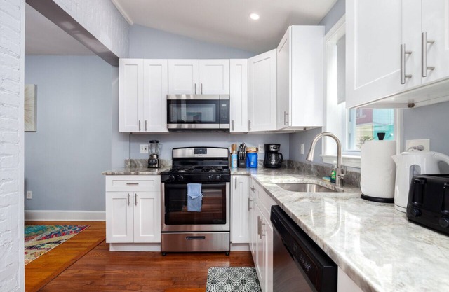 Entire Townhouse - No parking
