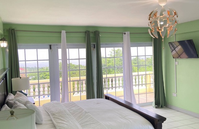 Entire Villa for an incredible Affordable Price. Bring up to 10 guest!