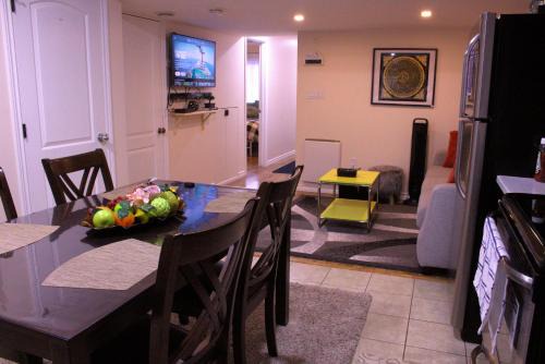 Entire Walkout Basement Suite 2 BDRM King & Queen Patio Prvt Entrance