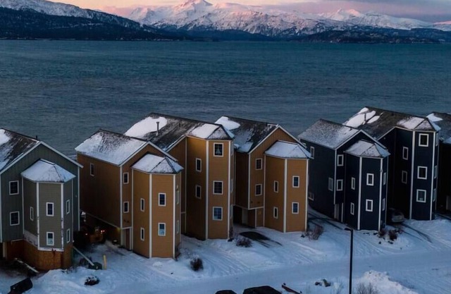 Homer, AK Private Townhouse Townfront, 3 dormitorios, 3 baños, capacidad para 6 personas