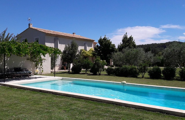 ★★★★★Entre Luberon and Alpilles, Mas in the countryside on 6500 M² with private pool