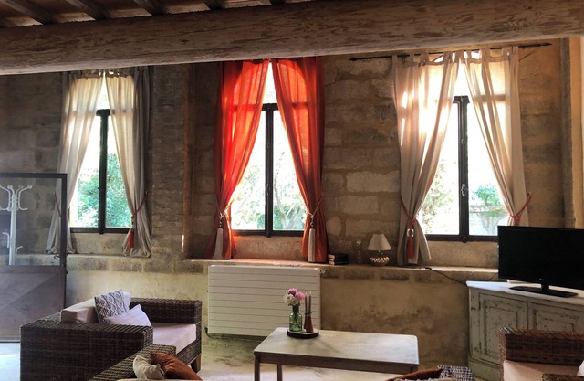 Entre Pont et Palais - Gîte de Caractère in Provence
