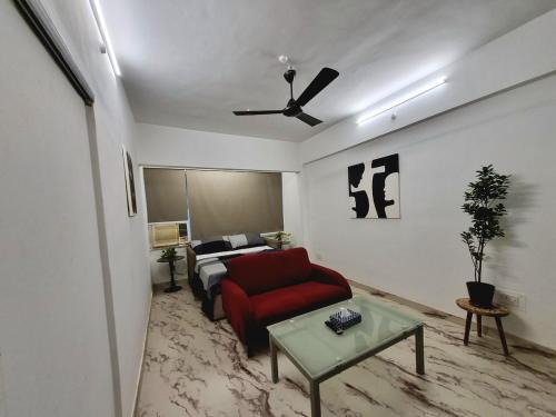 Enzo Studio Apartment at Pali Hill