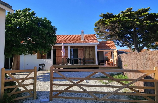 Eole 2, family home with sea view