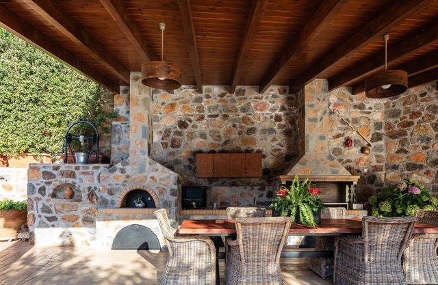 Villa de 2 dormitorios con piscina climatizada en una zona tranquila ideal para niños.