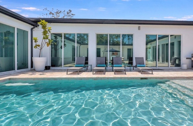 Luxury Villa Sleeps 15 Heated Pool + Fire Pit