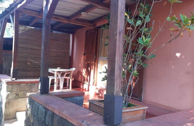 Estudio equipado y ventilado en el corazón de la ciudad y la naturaleza.