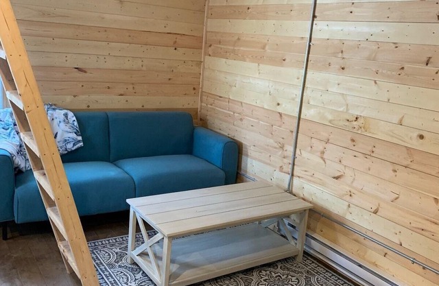 "Equuleus" Lofted Kabin
