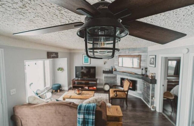 Erie Breeze Cottage, right on Lake Erie, EPIC wine route!