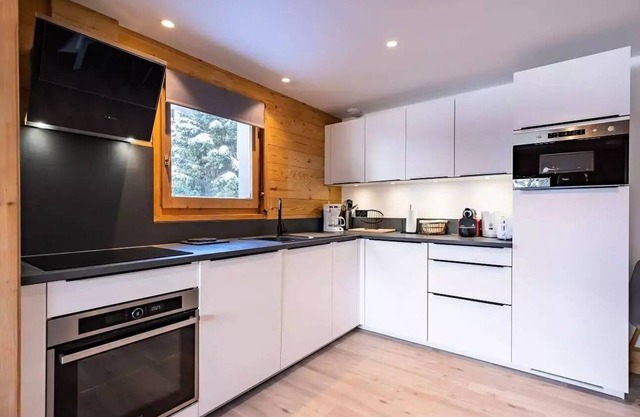 Erines Residence - ERINES 003