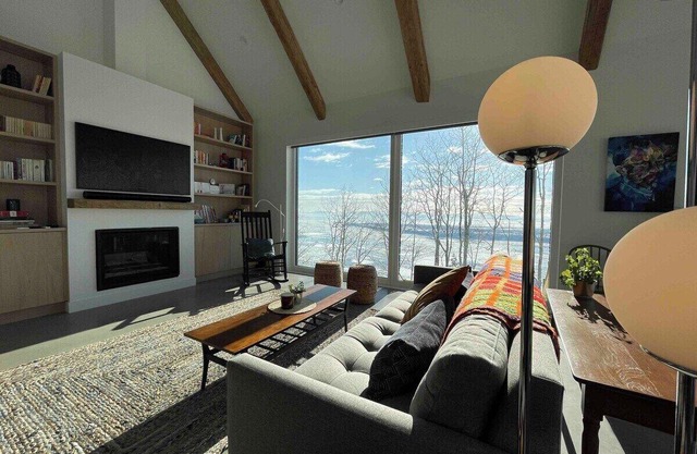 Ermitage St-Laurent 173- Luxury River View Retreat