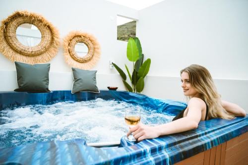 Erotokritos Deluxe Suite With Jacuzzi