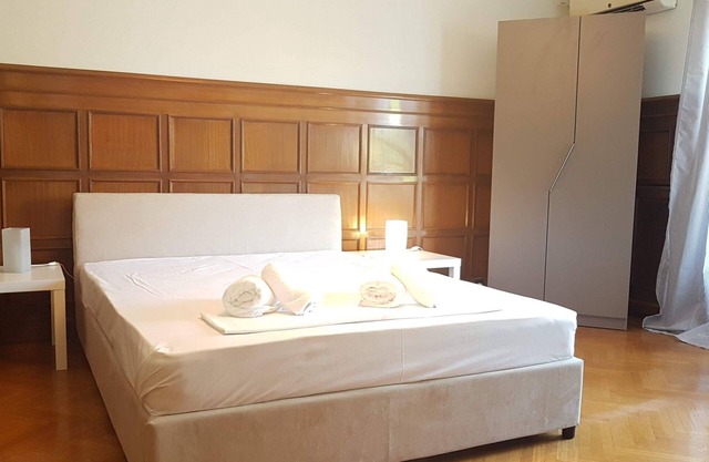Erra - Violet - Neoclassical - Athens Center,220m²,7 BD,3 BATH