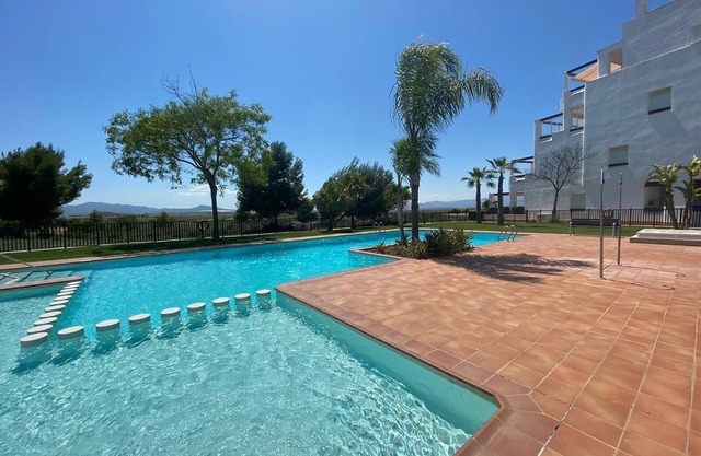 Apartamento 'Luxe with Beautiful View' con vistas a la montaña, piscina, terraza y jardín