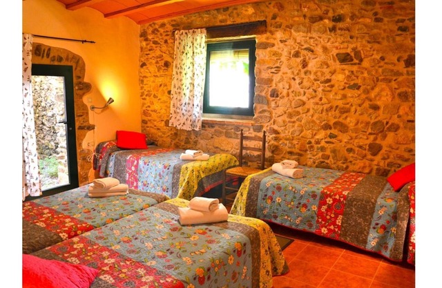 CASA RURAL CON ENCANTO CON PISCINA Y JARDIN, INTERIOR COSTA BRAVA