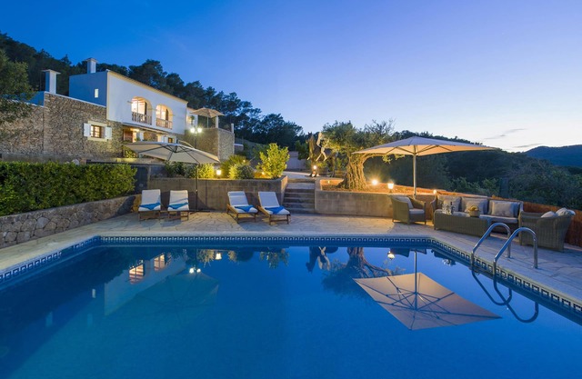ES PUIG ART VILLA breathtaking valley views wifi swimmingpool aircon