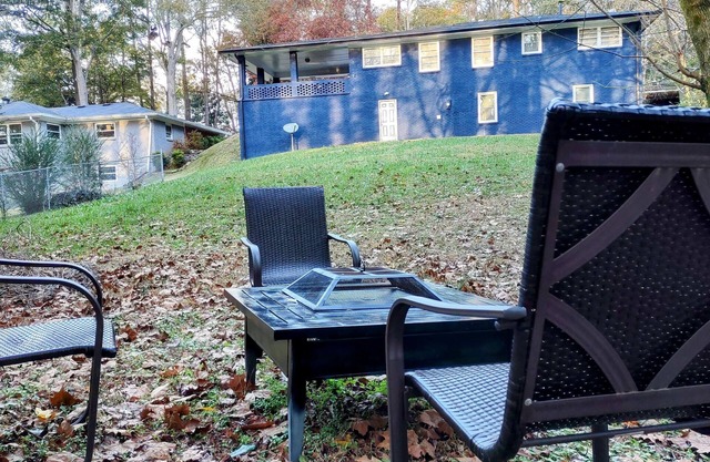 Escape and Entertain near Atlanta's Best! Minutes to Atlanta/Downtown Decatur!