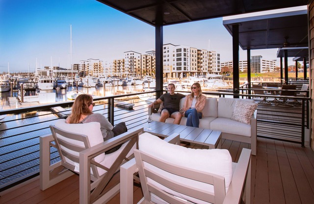 Escape at The Cove - Luxury Floating Villa in Downtown Wilmington
