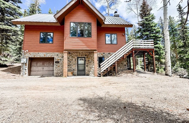 Escape into Nature - Cozy Beaver Cabin by Eagle Point Ski Resort & Puffer Lake