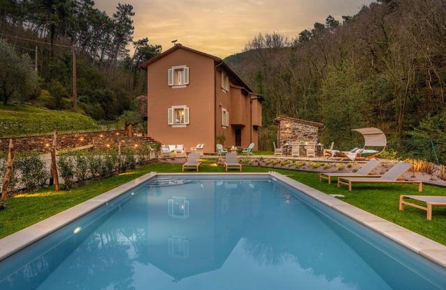 Escape to Tuscany: serene farmhouse with pool & views