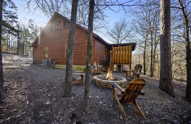 Escape the City: Romantic Honeymoon Cabin in the heart of Hochatown